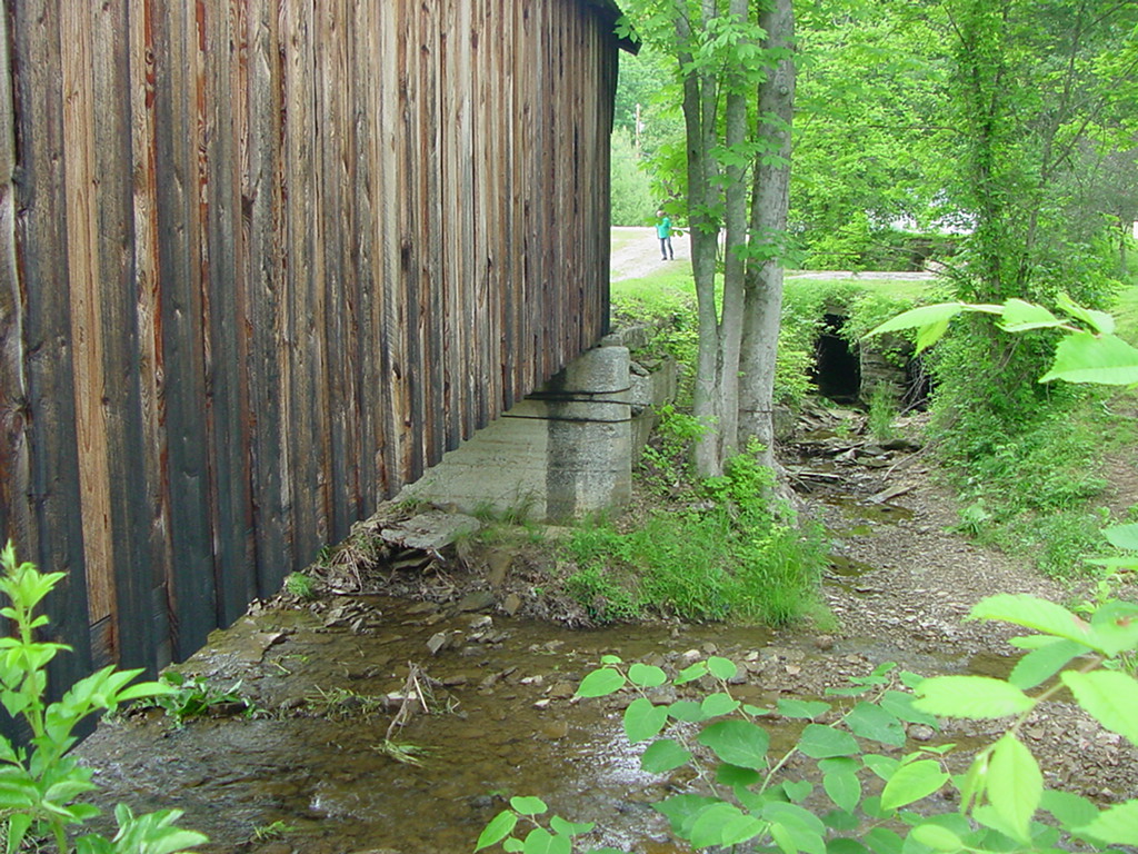 Lawton_covered_bridge_05.JPG