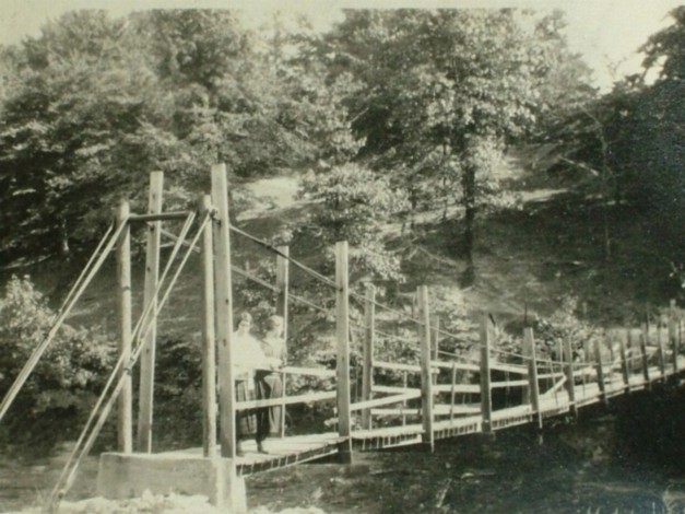 Olive_Hill_Swinging_Bridge.jpg